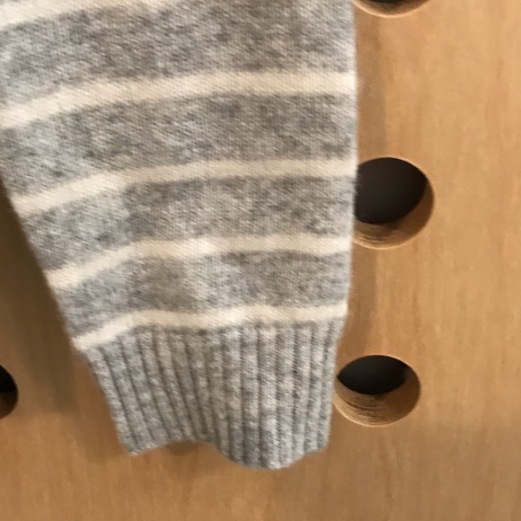 Barneys New York 2-Ply 100% Cashmere Sweater in Gray and White Stripes - Picture 5 of 6